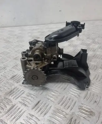 Opel Vivaro Oil pump 8200345633