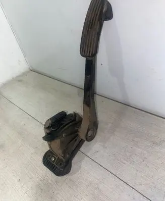 Volvo V70 Accelerator throttle pedal 30636004 6PV00853701