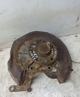 Volkswagen Golf V Rear wheel hub