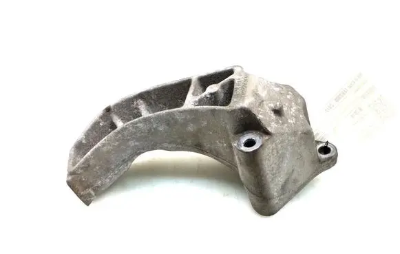 Engine mounting bracket