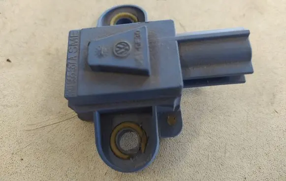 Volkswagen Golf Plus Airbag deployment crash/impact sensor 1K0955557A