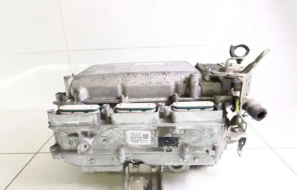 Voltage converter inverter