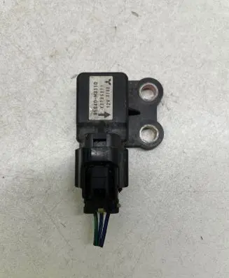 Hyundai Terracan Airbag deployment crash/impact sensor 95640M3110 X2T25271 12V2122
