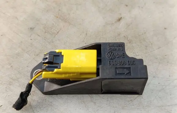 Volkswagen PASSAT B5.5 Airbag deployment crash/impact sensor 6Q0909606