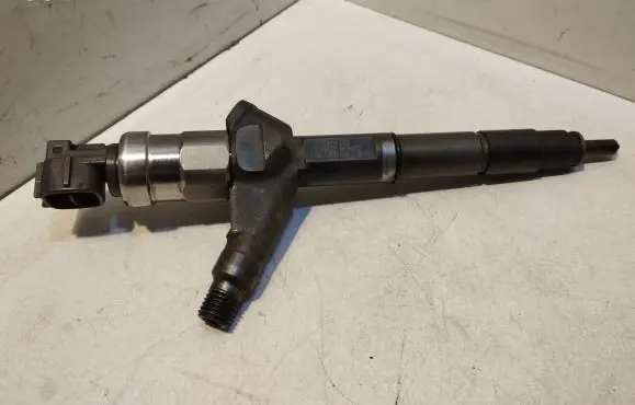 Nissan X-Trail T30 Fuel injector 66008H800 10E001588H8
