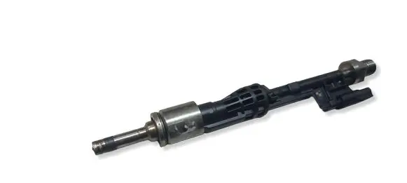 BMW X3 F25 Fuel injector 7597870