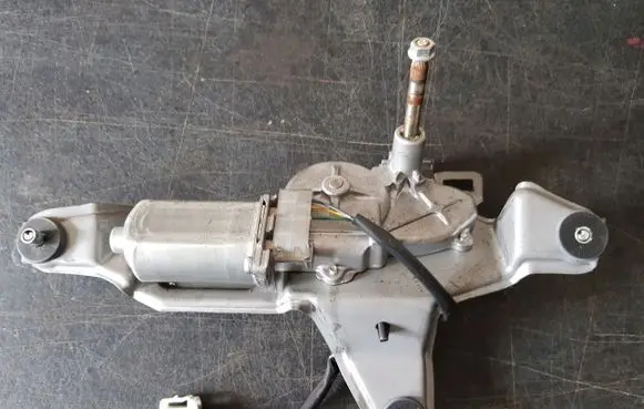 Suzuki Grand Vitara II Rear window wiper motor 2596000632