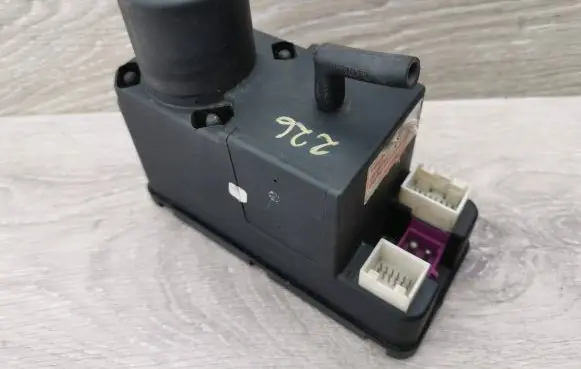 Audi A4 S4 B5 8D Door central lock control unit/module 4A0862257J 8TZ00652203