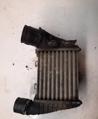 Volkswagen Golf III Intercooler radiator 1H0145832