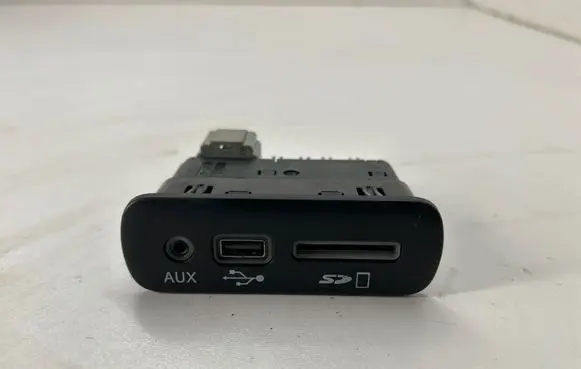 Dodge Challenger USB socket connector 68206384AC 33169193 021515