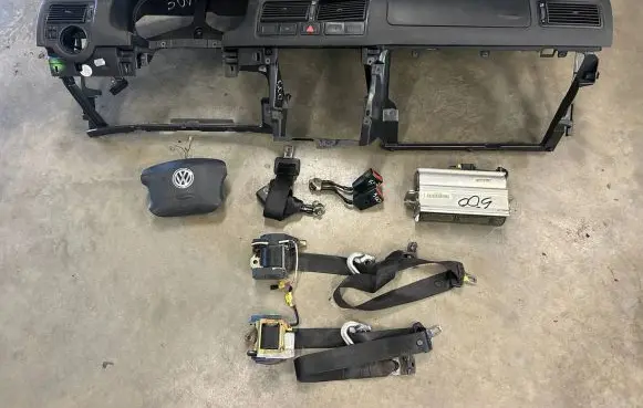 Volkswagen Golf IV Dashboard 1J0880204K 38436 3B0880201AM
