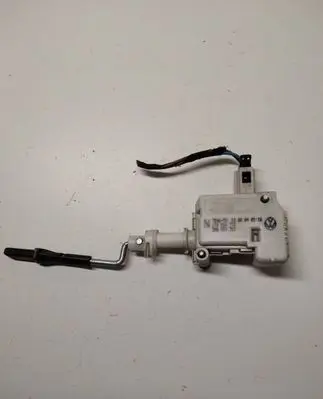 Volkswagen Touran I Central locking motor 3B0959782 1T0810773