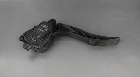 Ford Fusion Accelerator throttle pedal DG9C9F836AC