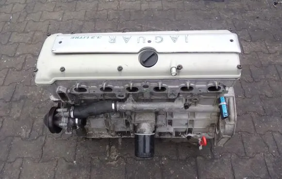Jaguar XJ X308 Engine