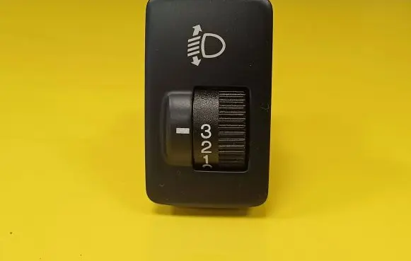 Honda CR-V Headlight level height control switch M31062