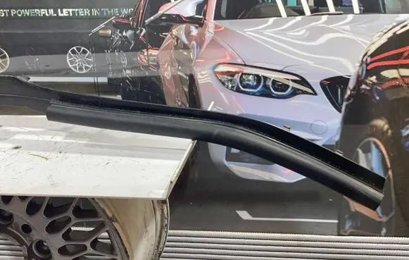 BMW 5 E60 E61 Top upper radiator support slam panel 7063835