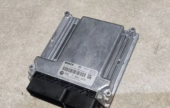 BMW 5 E60 E61 Engine control unit/module 7803373 13617803373 0281013501