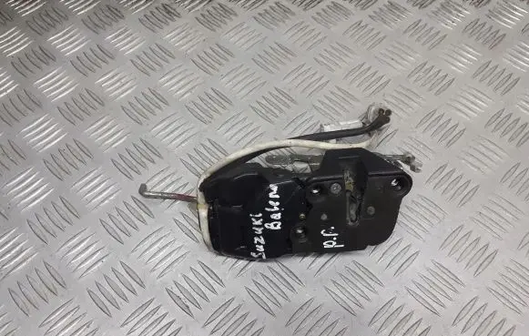 Suzuki Baleno EG Front door lock