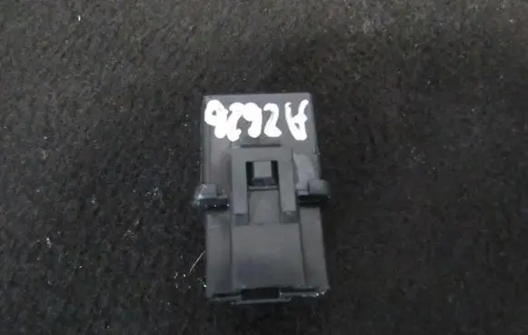 Mitsubishi Carisma Other relay mb953381 v23134-b52-x240