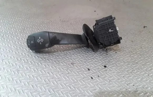 BMW 5 E39 Indicator stalk 8352172