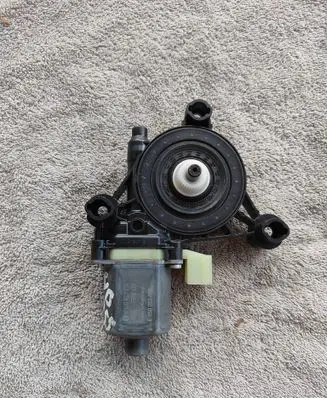 Volkswagen Tiguan Rear door window regulator motor 5Q0959802A