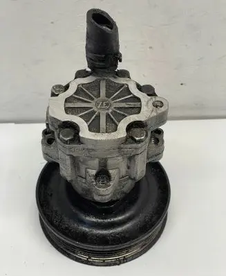 Skoda Fabia Mk1 (6Y) Power steering pump 030145269A
