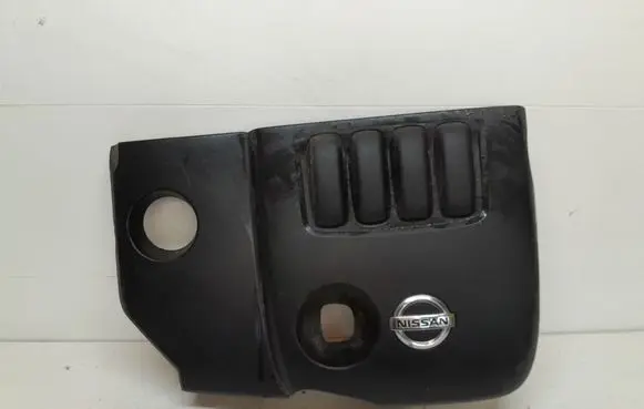 Nissan Qashqai Engine hood trim 