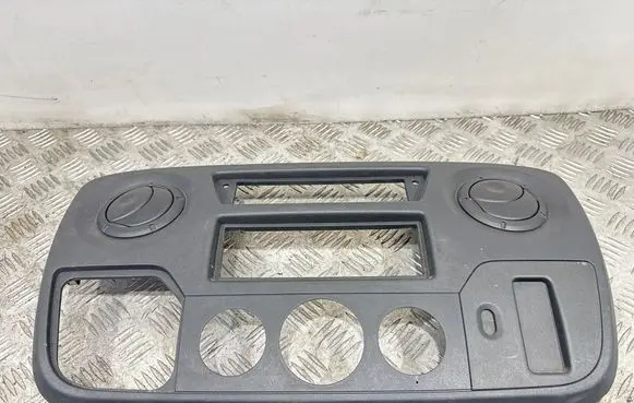 Renault Master III Dashboard center trim panel 682600025R