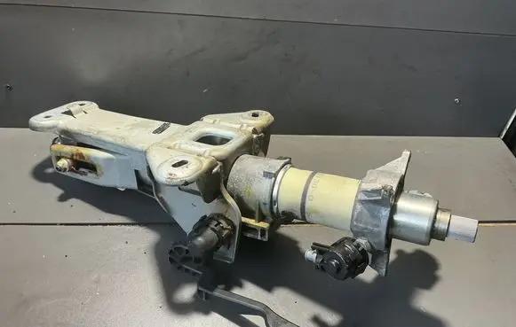 BMW 5 E60 E61 Steering wheel axle 6770695 0383570