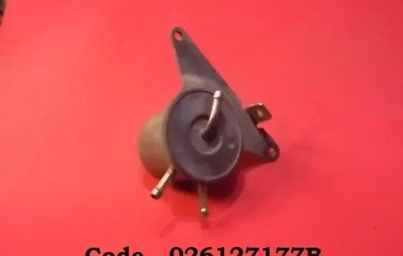 Volkswagen Polo II 86C 2F Fuel pressure regulator 026127177B