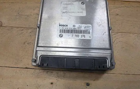 BMW 5 E39 Engine control unit/module 7789376
