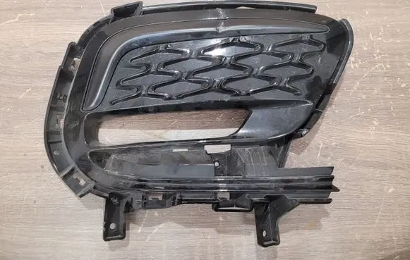 Chrysler Pacifica Front fog light trim/grill