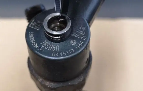 Renault Laguna II Fuel injector 0445110084