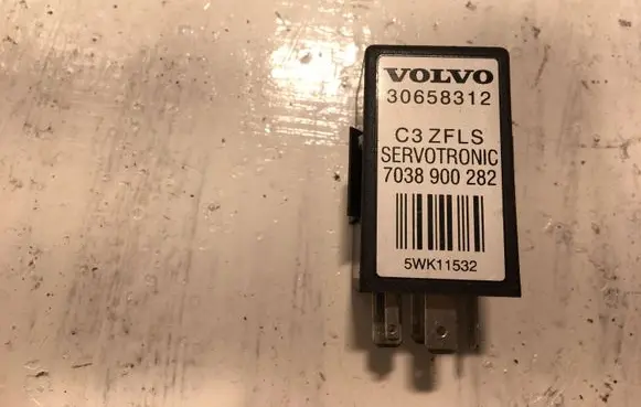 Volvo XC90 Glow plug pre-heat relay 30658312