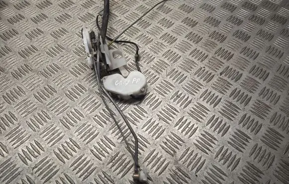 Honda CR-V Front door lock 