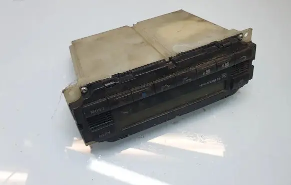 Volkswagen PASSAT B5 Climate control unit 1J1907044 5HB00761700