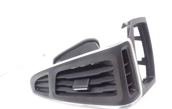 Ford Focus Dashboard side air vent grill/cover trim BM51018B09