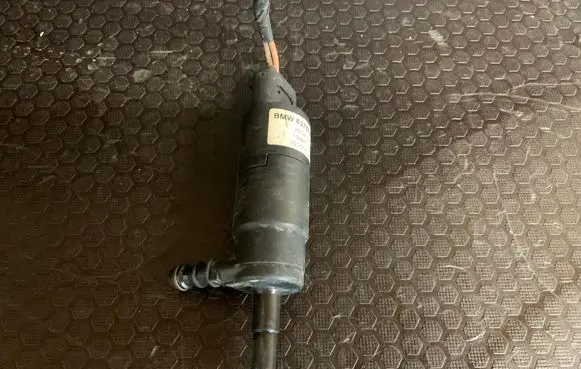 BMW X5 E53 Headlight washer pump 8377430 001004 13264010