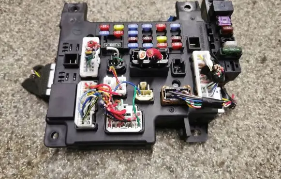 Peugeot 4007 Fuse module 8637A318 116RAI000004