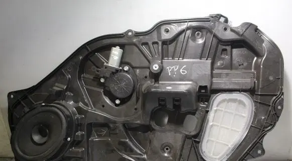 Mazda 6 Front window lifting mechanism without motor