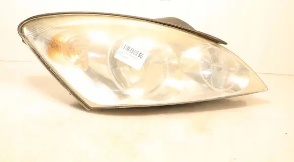 KIA Ceed Headlight/headlamp 92102-1H000