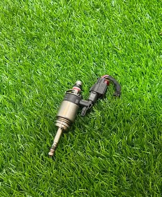 Skoda Karoq Fuel injector 04e906036ad