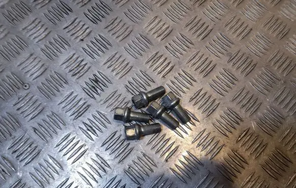 Audi A4 S4 B9 Nuts/bolts NERA
