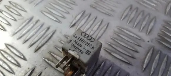 Audi A4 S4 B5 8D Other relay 443951253k