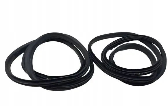 Ford Turneo Courier Rubber seal front door (on door) 