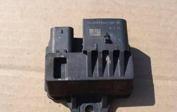 BMW 5 F10 F11 Glow plug pre-heat relay 7810856