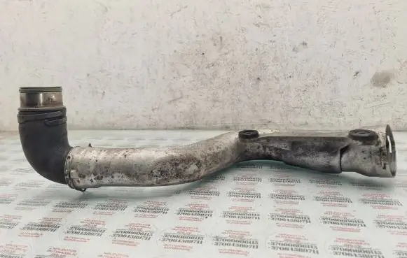 Volkswagen Golf Plus Intercooler hose/pipe 038131111B