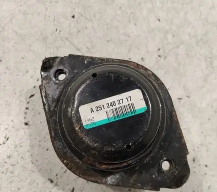 Engine mount bracket