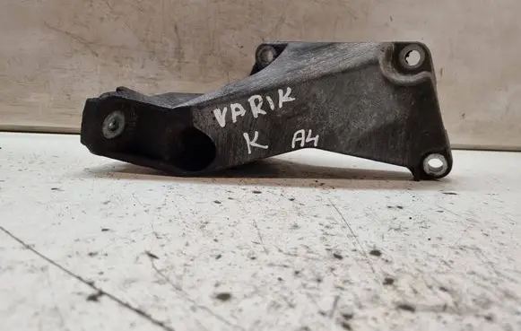 Audi A4 S4 B6 8E 8H Engine mounting bracket 8E0199307A