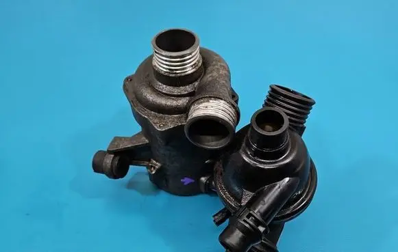 BMW 1 E81 E87 Water pump 70107842 IMPRK1590242